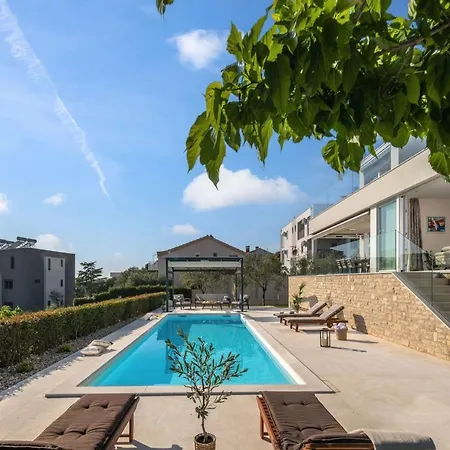 Beautiful Milagros Villa Zara